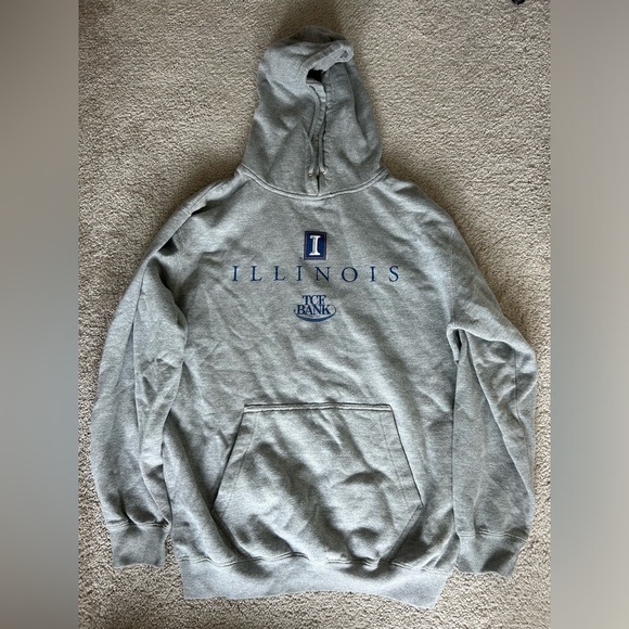 Signature Concepts Illinois Grey Sweatshirt - Picture 1 of 5